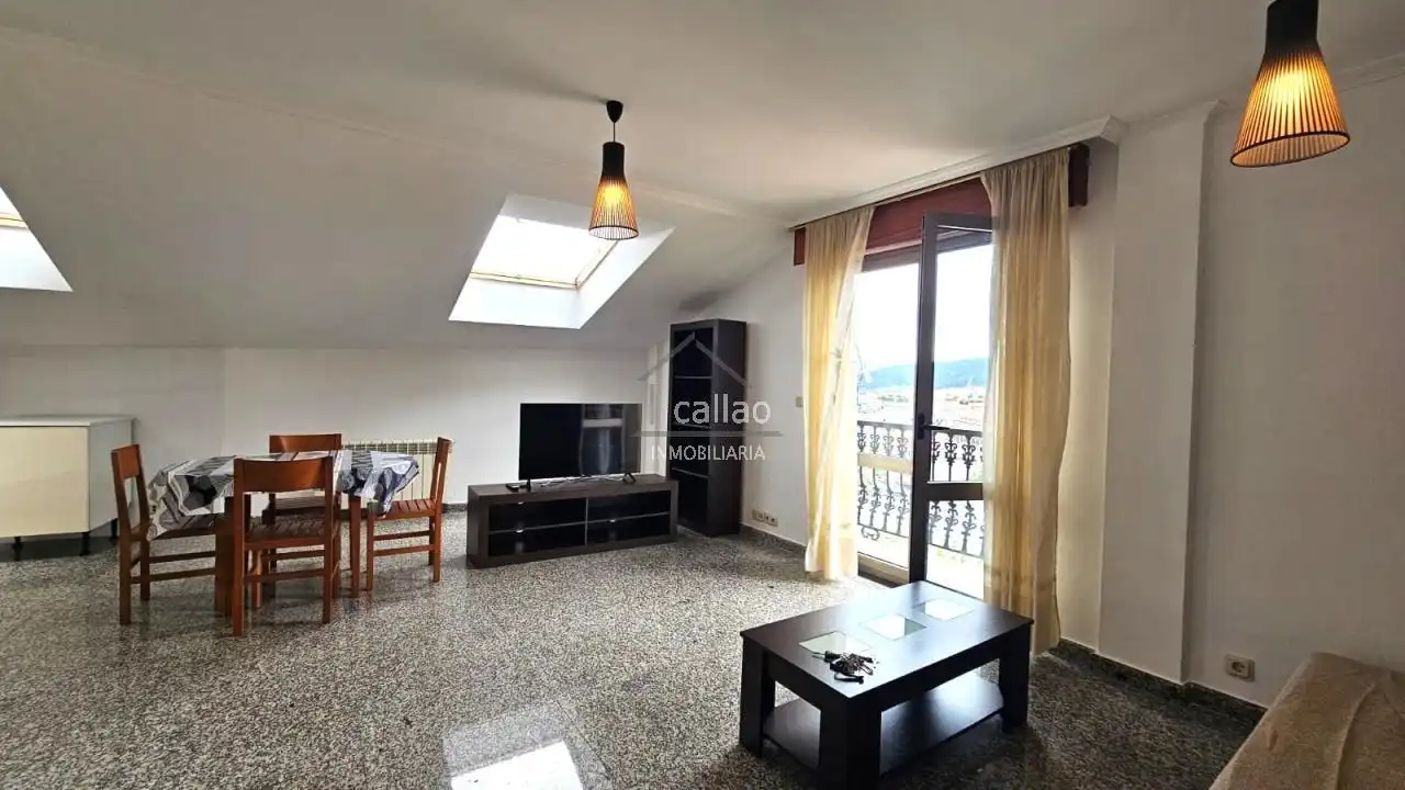 Sala d'estar de Pis de lloguer en Ferrol amb Calefacció, Moblat i Balcó