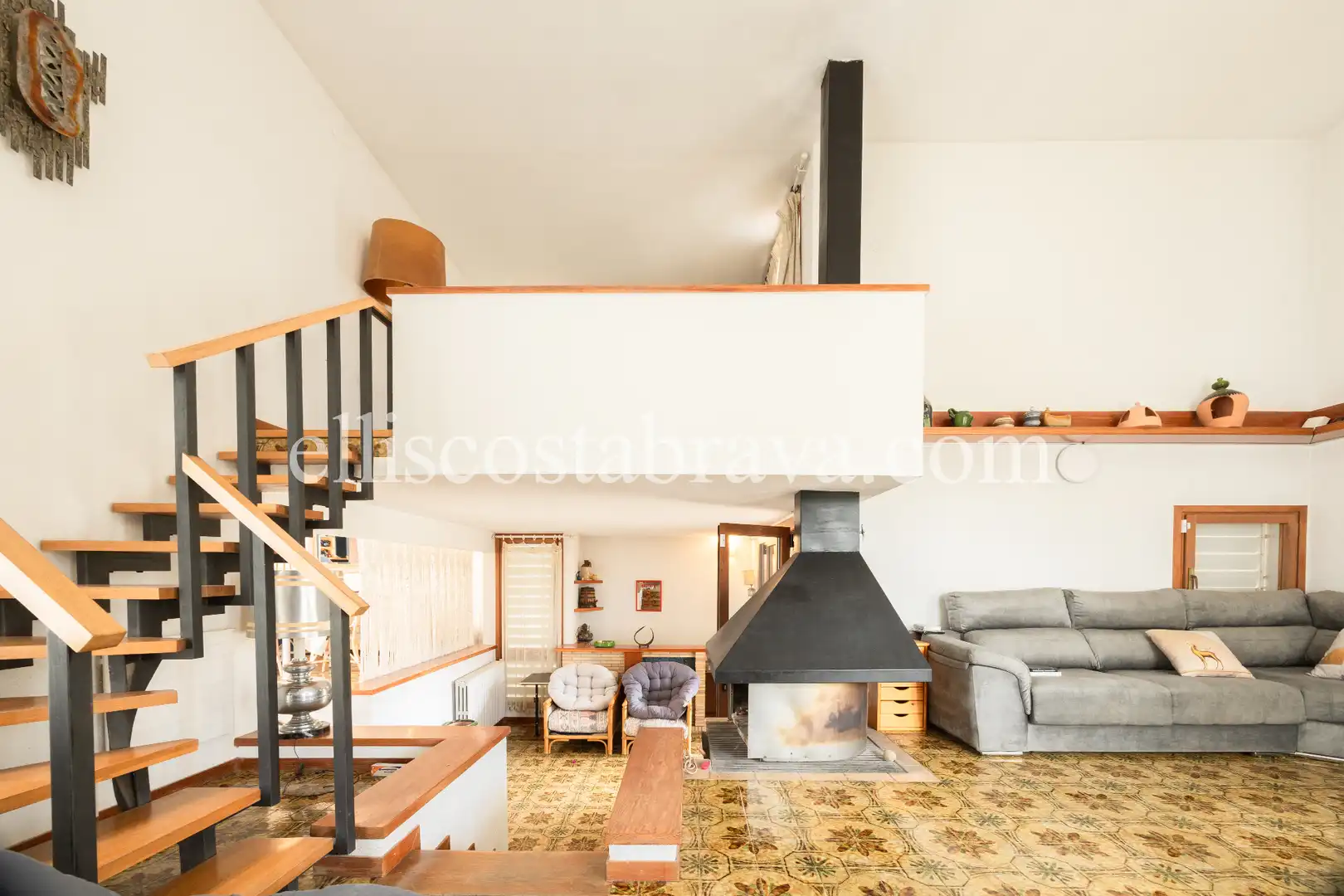 Sala d'estar de Casa o xalet en venda en L'Escala amb Aire condicionat, Calefacció i Jardí privat