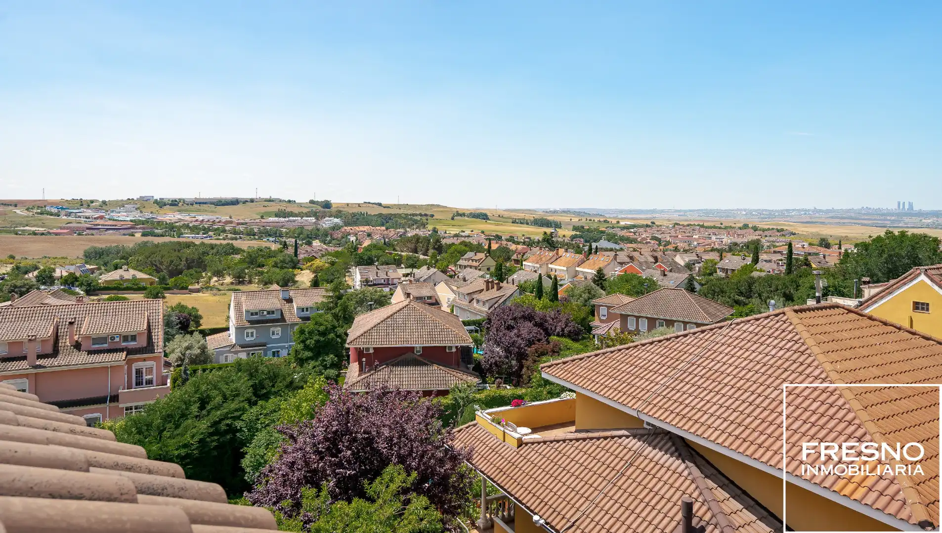 Vista exterior de Casa o xalet en venda en Cobeña amb Aire condicionat, Calefacció i Jardí privat
