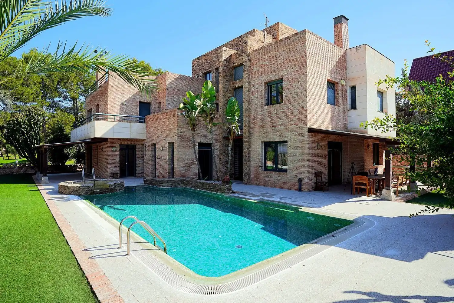 Villa mit Pool zum Verkauf in Calle los Lirios