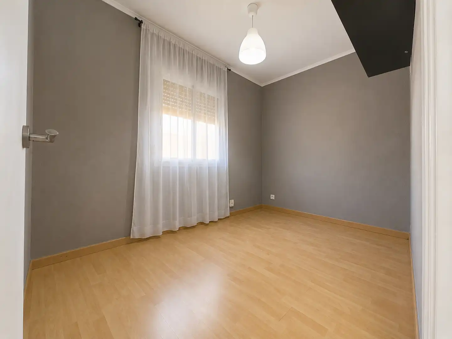 Dormitori de Pis en venda en Santa Coloma de Gramenet amb Aire condicionat, Parquet i Balcó