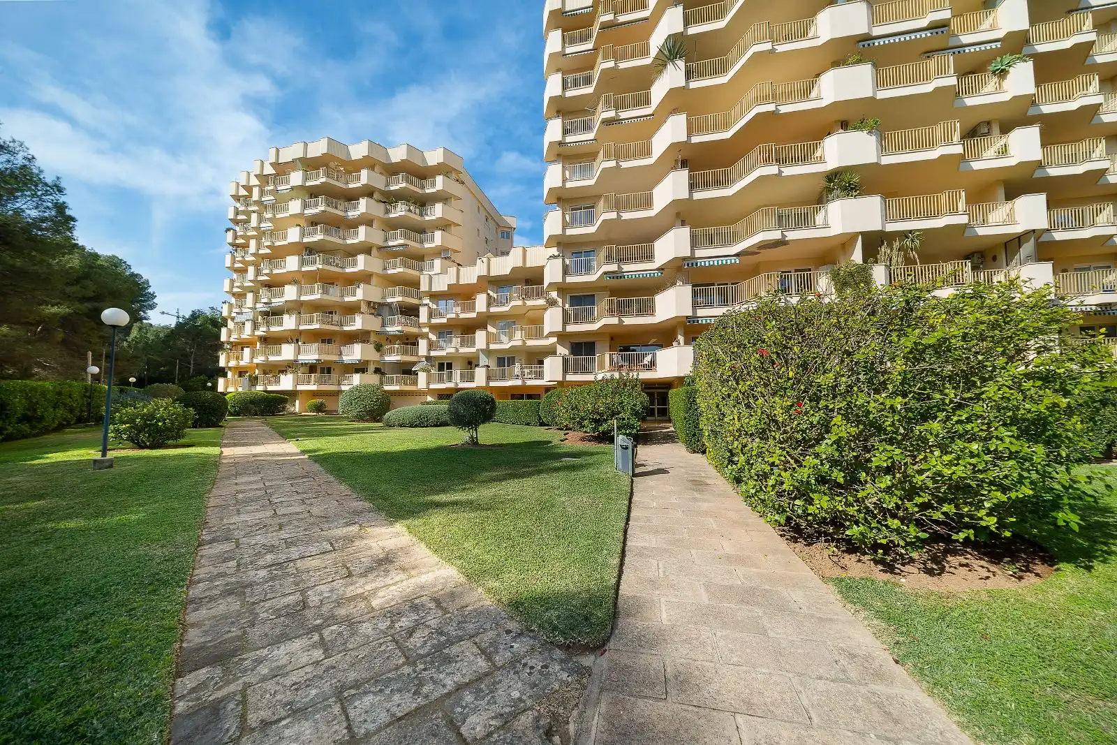 Vista exterior de Apartament en venda en Calvià amb Aire condicionat, Calefacció i Jardí privat