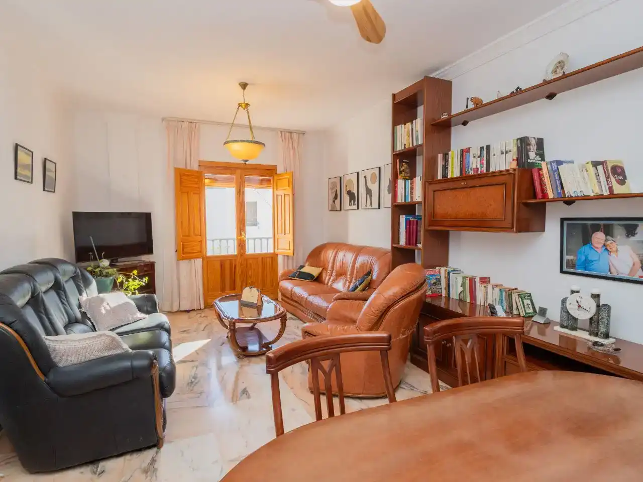 Sala d'estar de Casa adosada en venda en Órgiva amb Piscina i Balcó