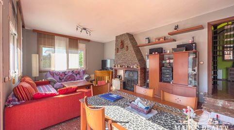 Casa con 5 dormitorios, 2 baños, apartamento independiente 50m2 y garaje