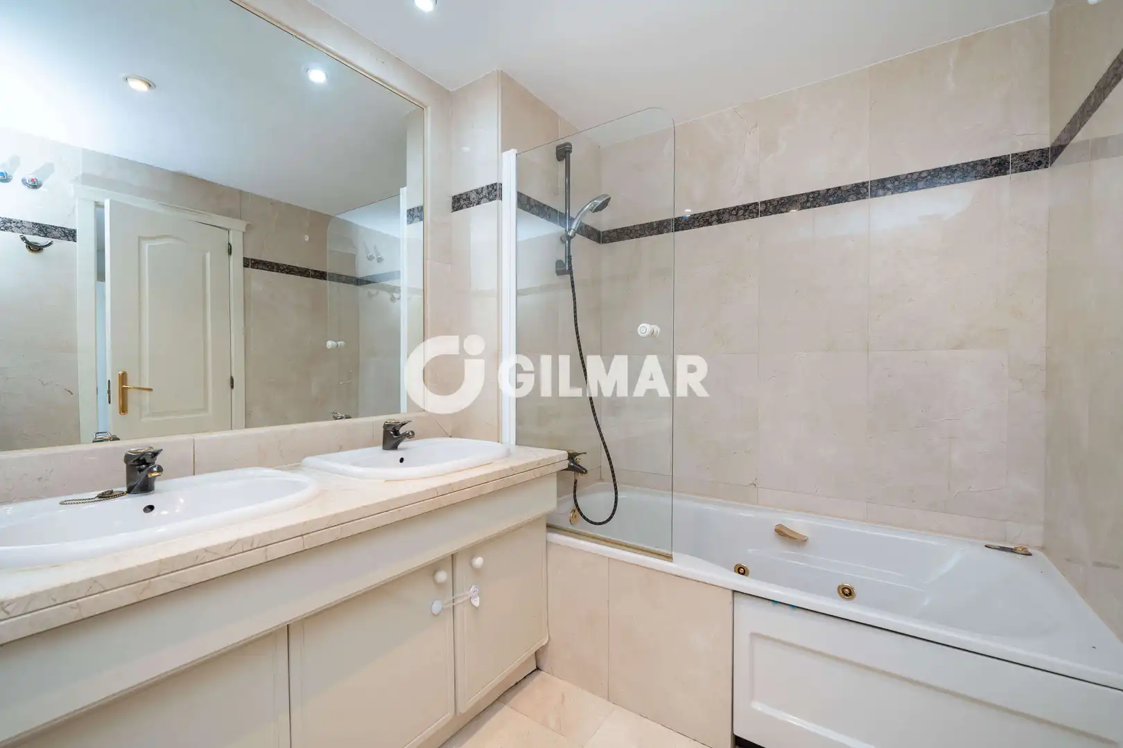 Bathroom of Flat for sale in Madrid  with Heating, Private garden and Storage room