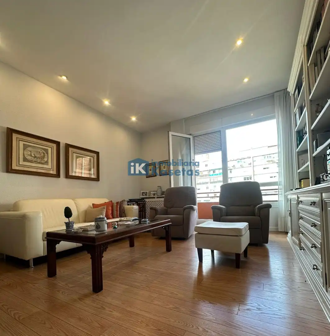 Sala de estar de Piso en venta en Bilbao  con Calefacción, Terraza y Trastero