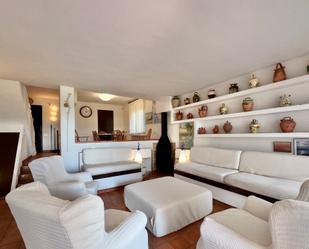 Sala d'estar de Casa adosada en venda en Cambrils amb Terrassa i Balcó