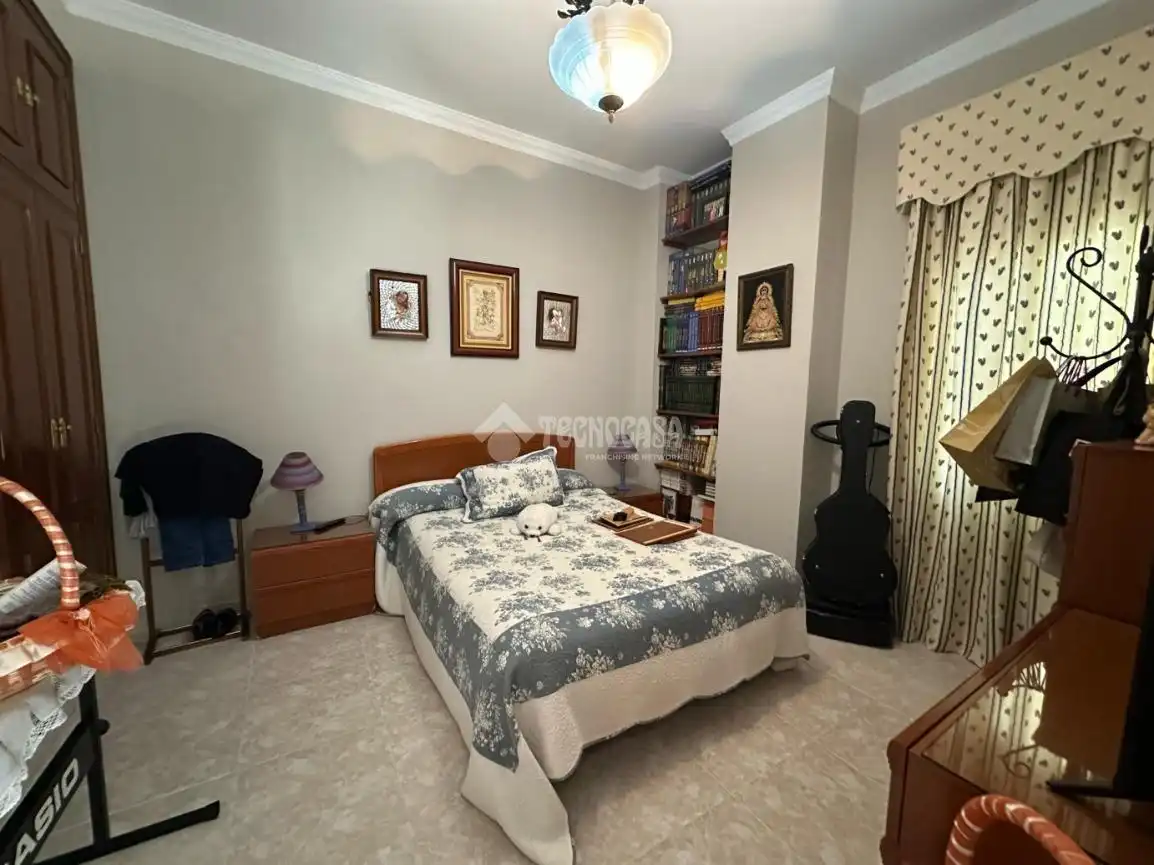 Habitación de Casa o chalet en venta en Carmona