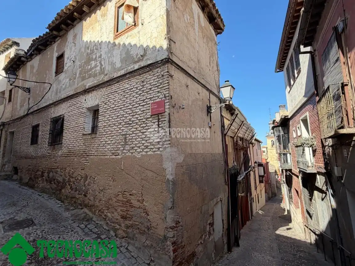 Vista exterior de Casa adosada en venda en Toledo amb Terrassa i Balcó
