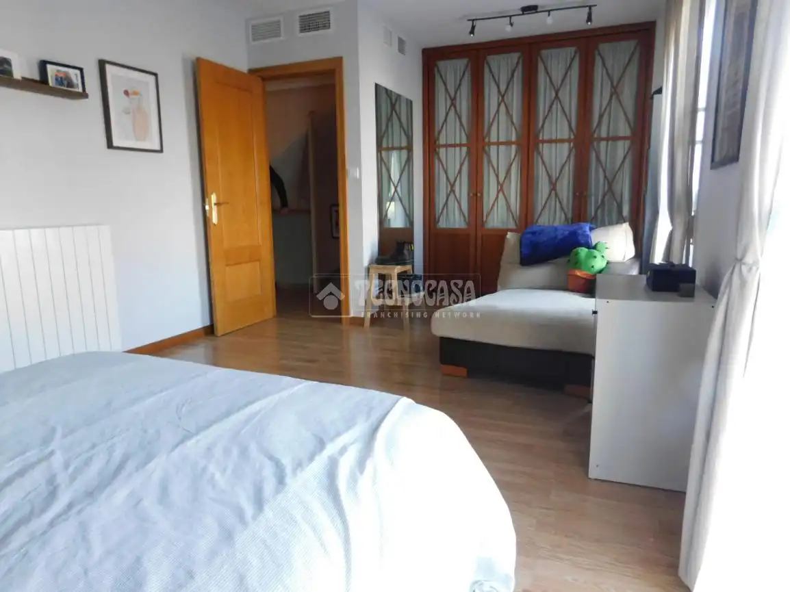 Schlafzimmer von Einfamilien-Reihenhaus zum Verkauf in Villanueva de Gállego