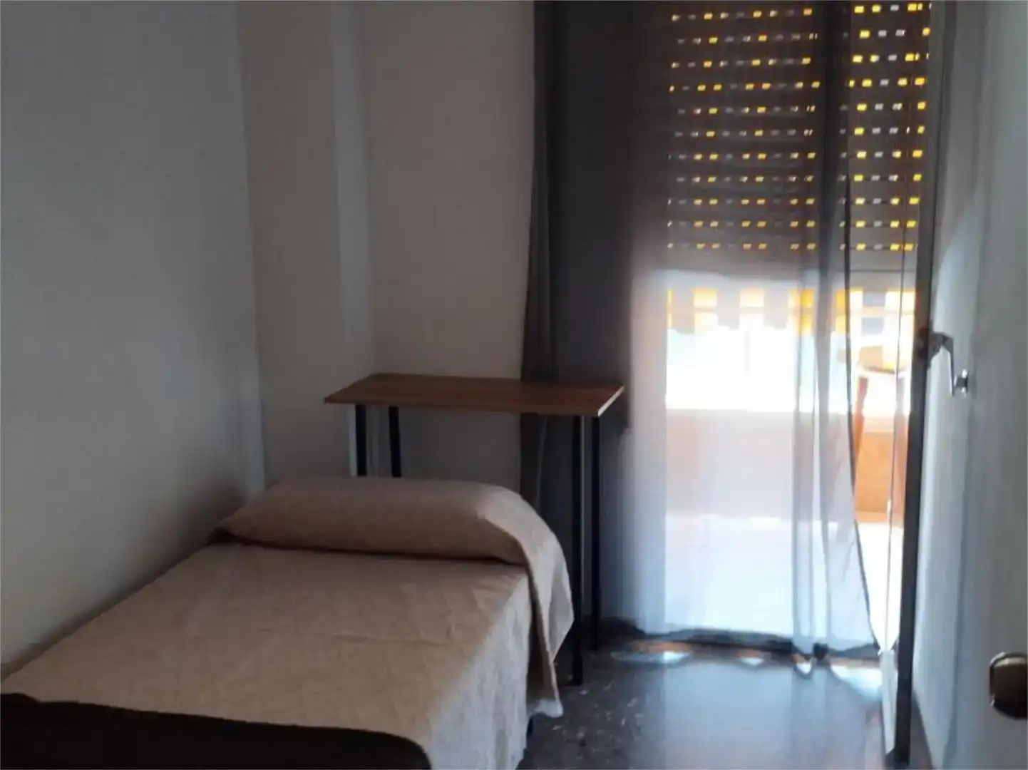 Schlafzimmer von Wohnung zur Miete in  Valencia Capital mit Klimaanlage und Balkon