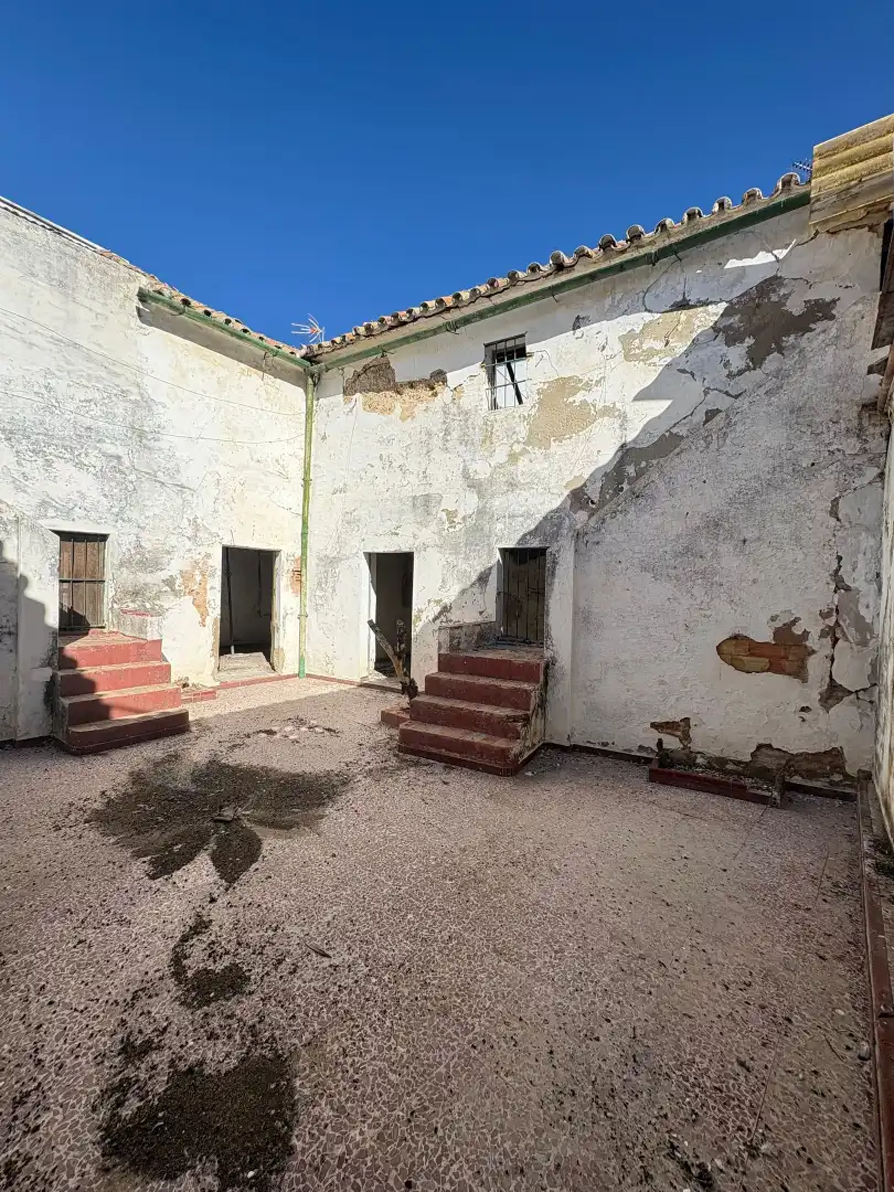 Vista exterior de Casa adosada en venta en Carmona con Terraza