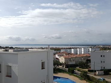 Pis amb piscina en venda a Carrer Lisboa 28