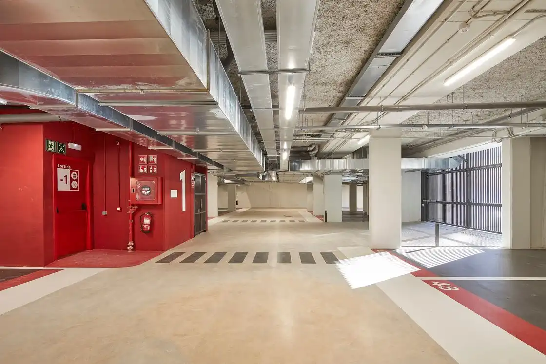 Parkplatz von Wohnung zur Miete in Sant Joan Despí mit Klimaanlage, Heizung und Privatgarten