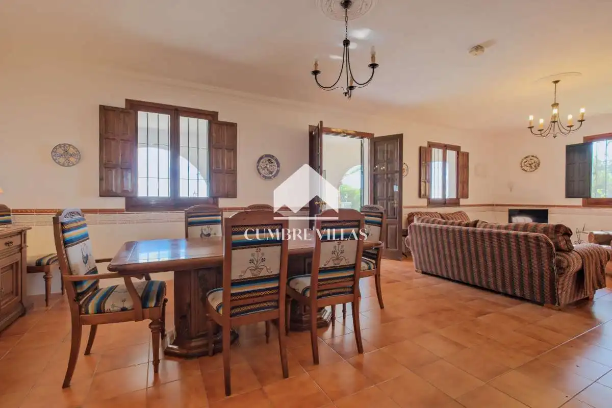 Menjador de Casa o xalet en venda en Nerja amb Jardí privat i Terrassa