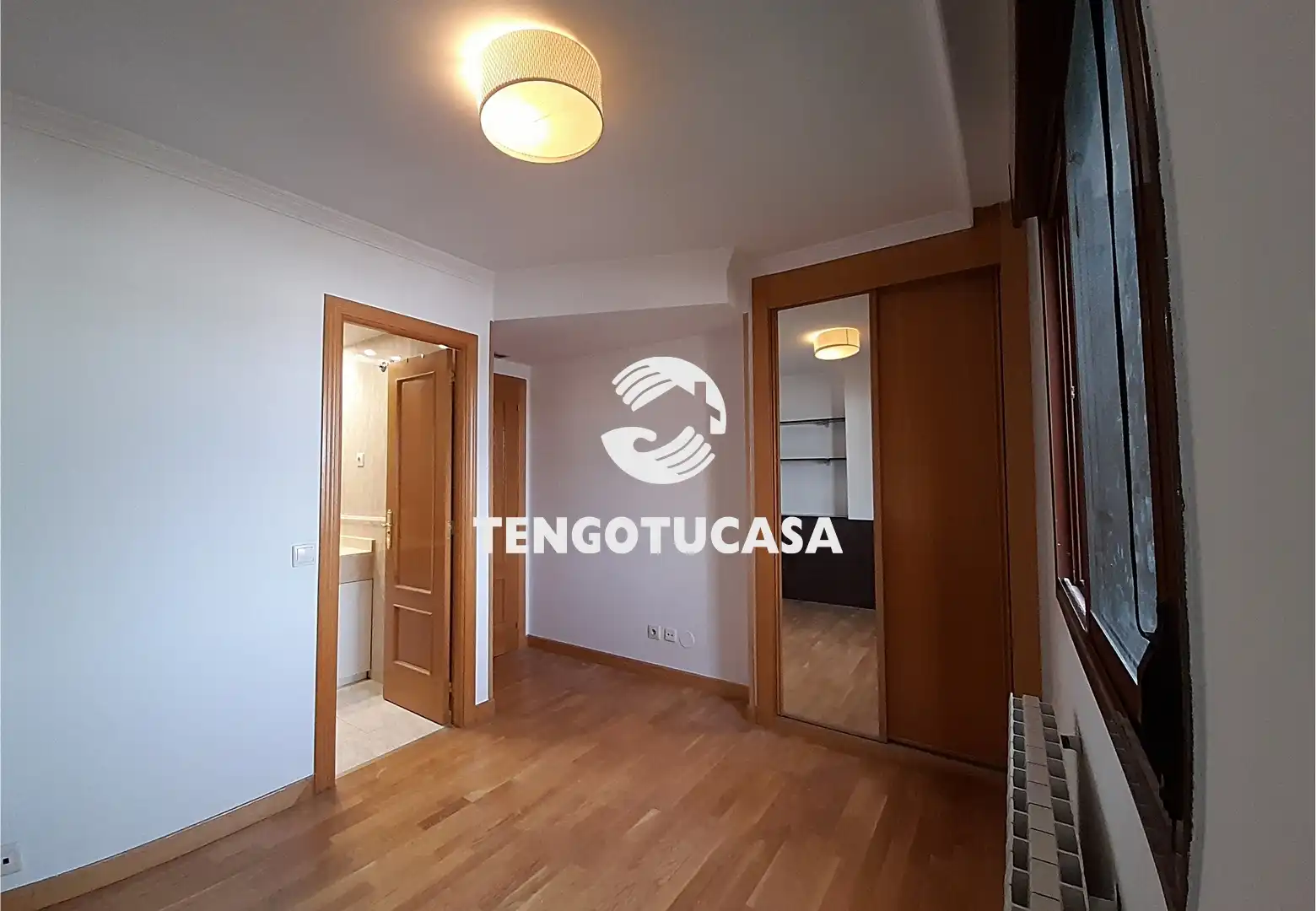 Schlafzimmer von Dachboden zum Verkauf in Madrid mit Klimaanlage, Heizung und Terrasse