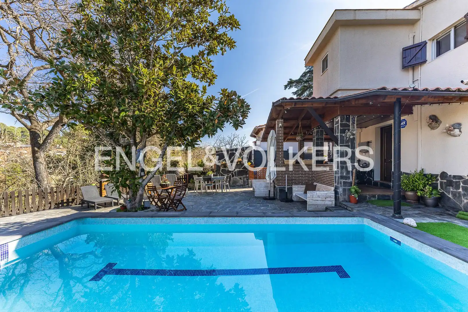 Swimming pool of Houses for sale in Sant Cugat del Vallès  with Air Conditioner, Heating and Private garden