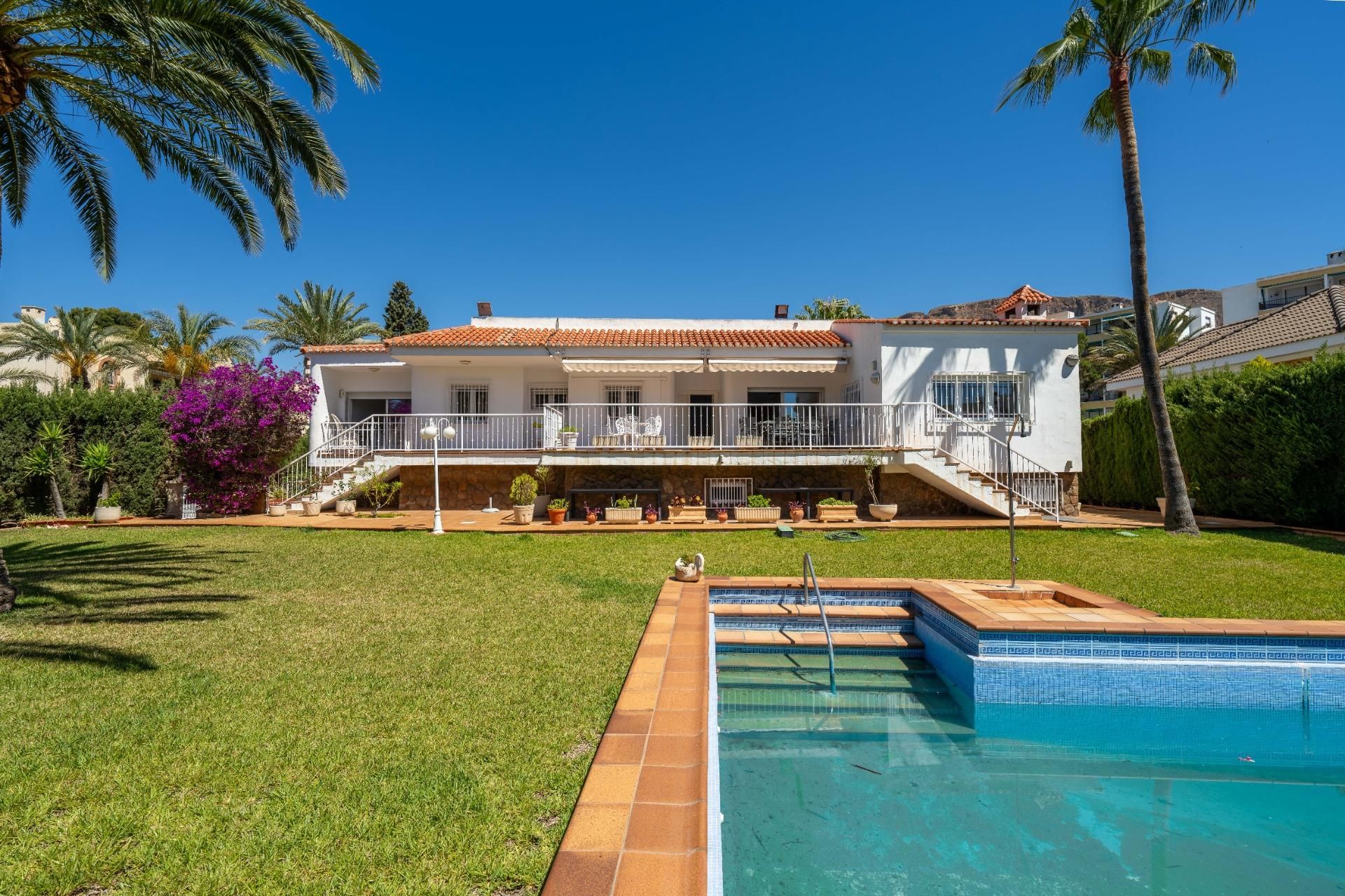 Jardí de Casa o xalet en venda en Roquetas de Mar amb Aire condicionat, Calefacció i Terrassa