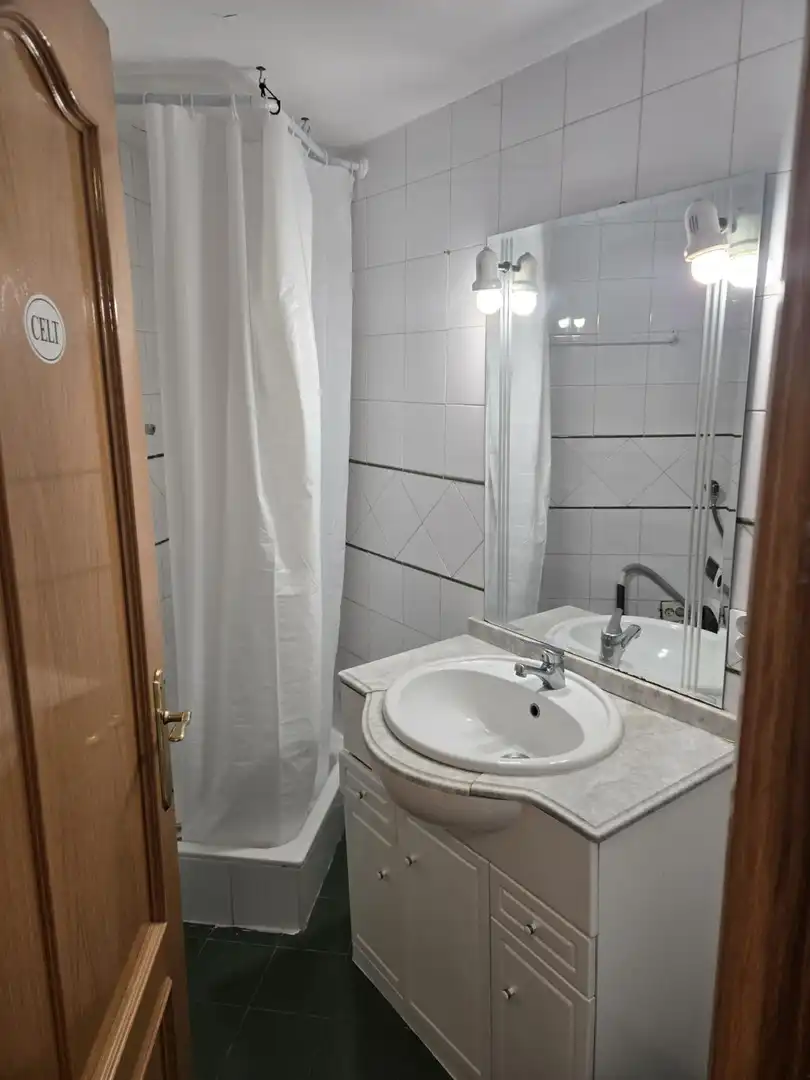 Baño de Piso de alquiler en Madrid con Aire acondicionado, Calefacción y Amueblado