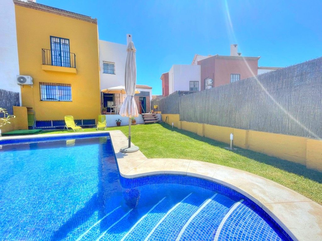 Piscina de Casa o xalet en venda en Vélez-Málaga amb Aire condicionat, Calefacció i Jardí privat