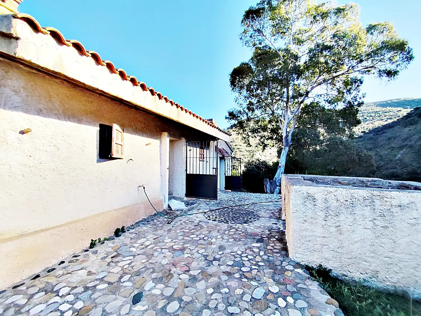 Vista exterior de Finca rústica en venda en Pizarra amb Terrassa
