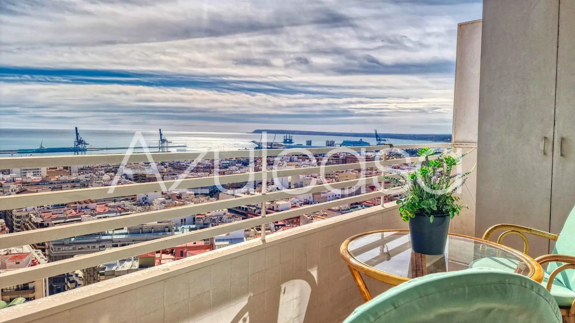 Vista exterior de Estudio en venta en Alicante / Alacant con Aire acondicionado, Parquet y Terraza