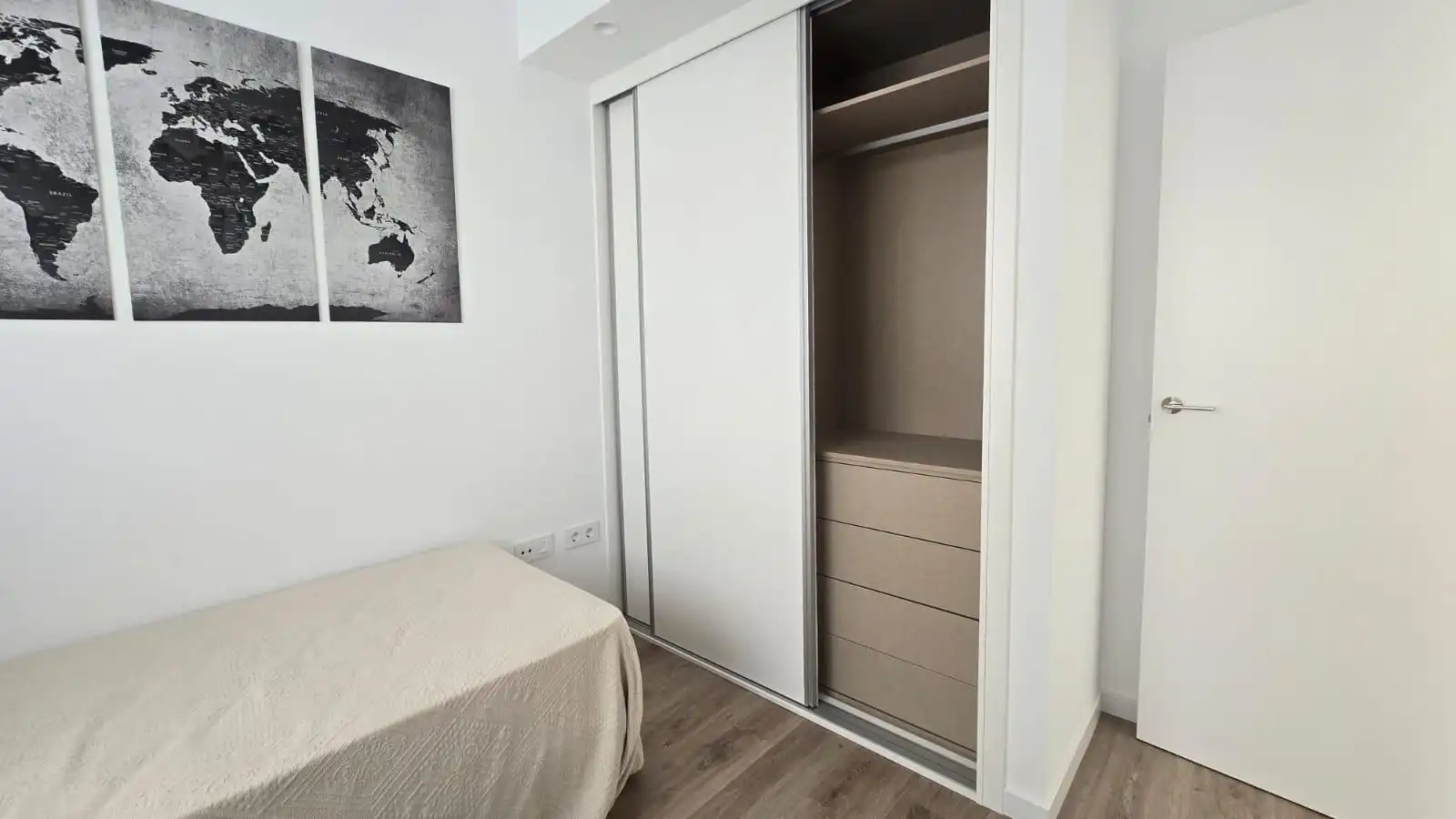 Dormitori de Apartament en venda en Santa Pola amb Aire condicionat, Jardí privat i Parquet