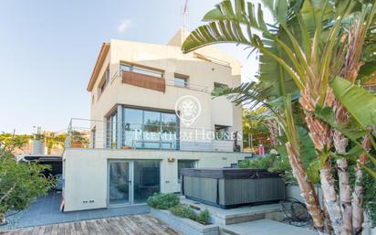 Vista exterior de Casa o xalet en venda en Alella amb Aire condicionat, Calefacció i Jardí privat