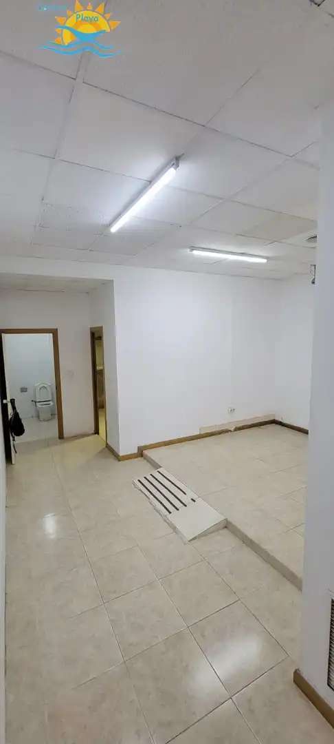 Local de lloguer a Fontanares , 43, Safranar
