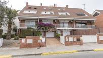 Vista exterior de Casa adosada en venda en Molins de Rei amb Aire condicionat, Terrassa i Balcó