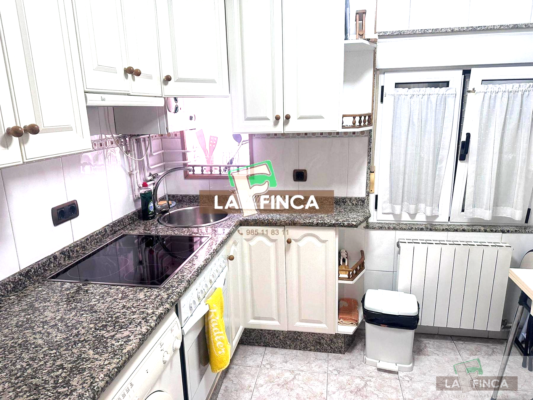 Kitchen of Flat for sale in Oviedo   with Heating and Furnished
