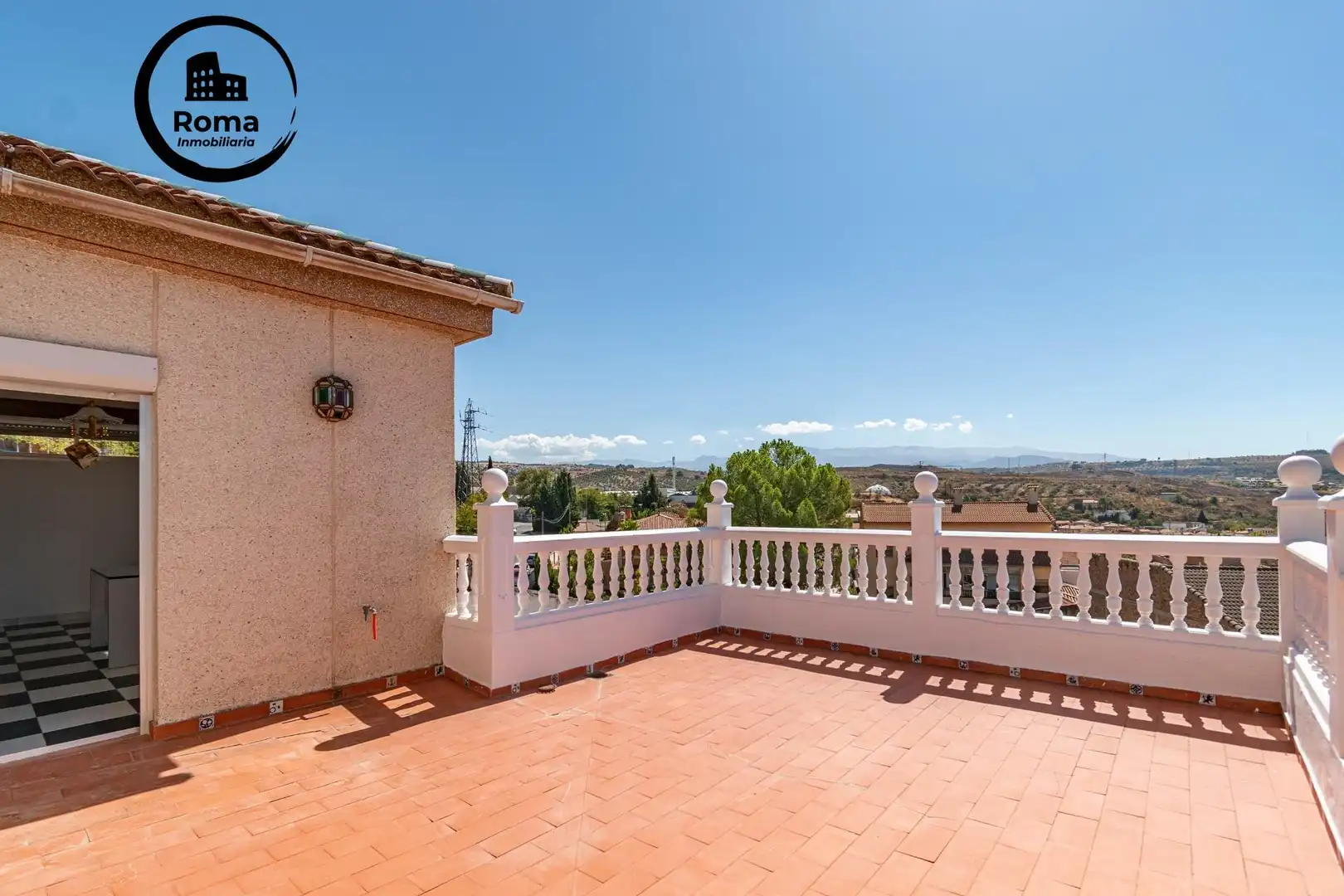Casa aparellada amb terrassa en venda a Jun, imagen 6
