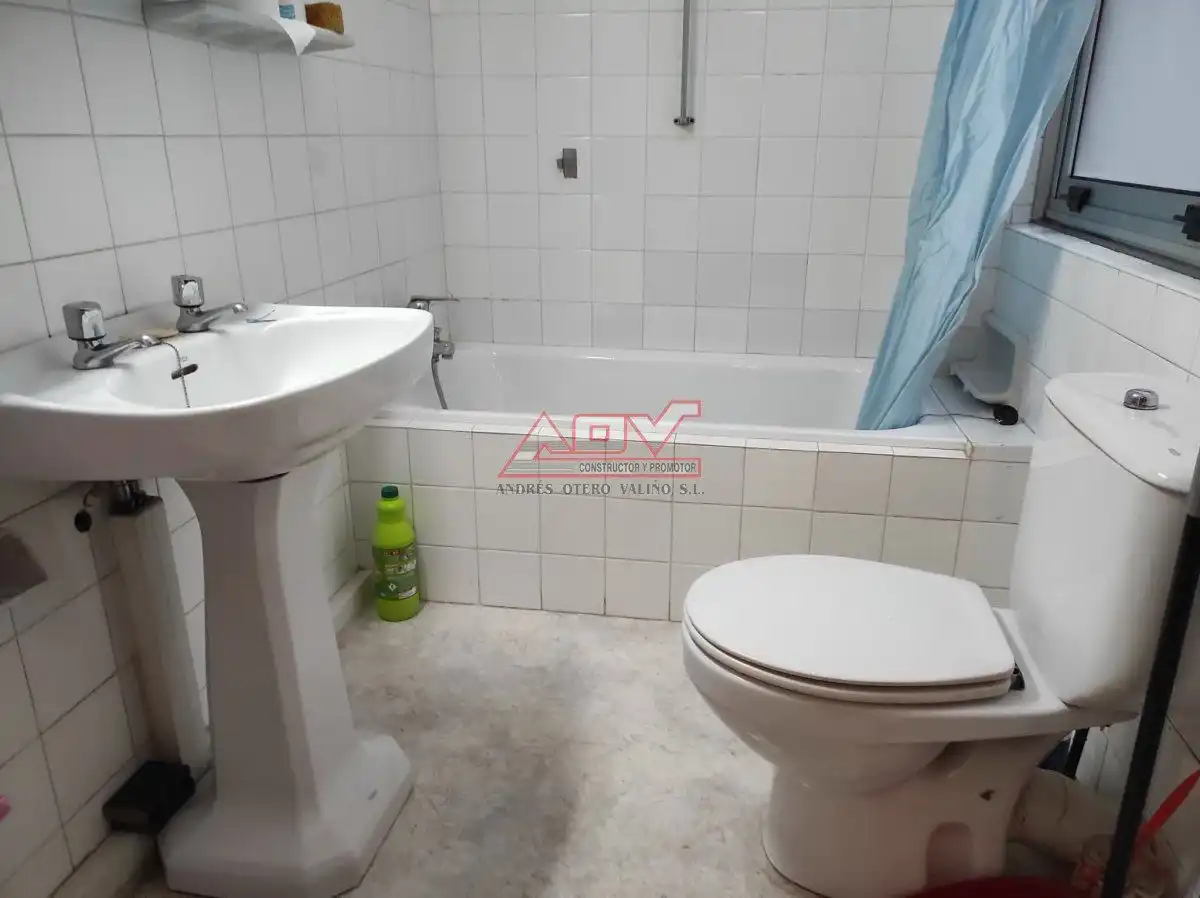 Baño de Piso de alquiler en Ferrol con Aire acondicionado, Amueblado y Balcón