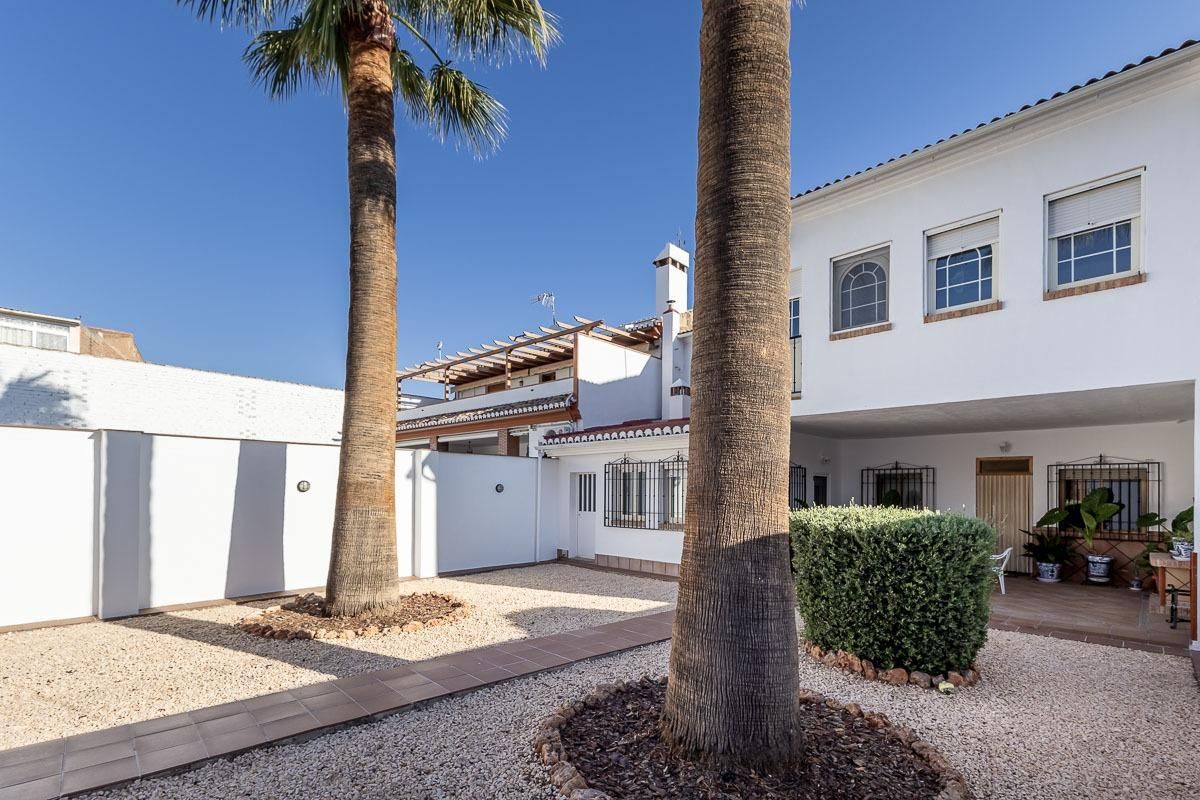 Exterior view of House or chalet for sale in Las Gabias  with Heating, Private garden and Terrace