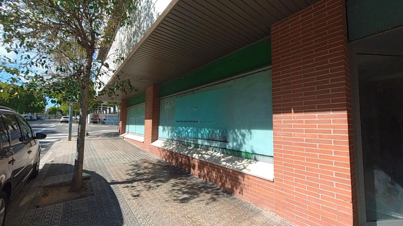 Vista exterior de Local en venda en Vilanova i la Geltrú amb Terrassa