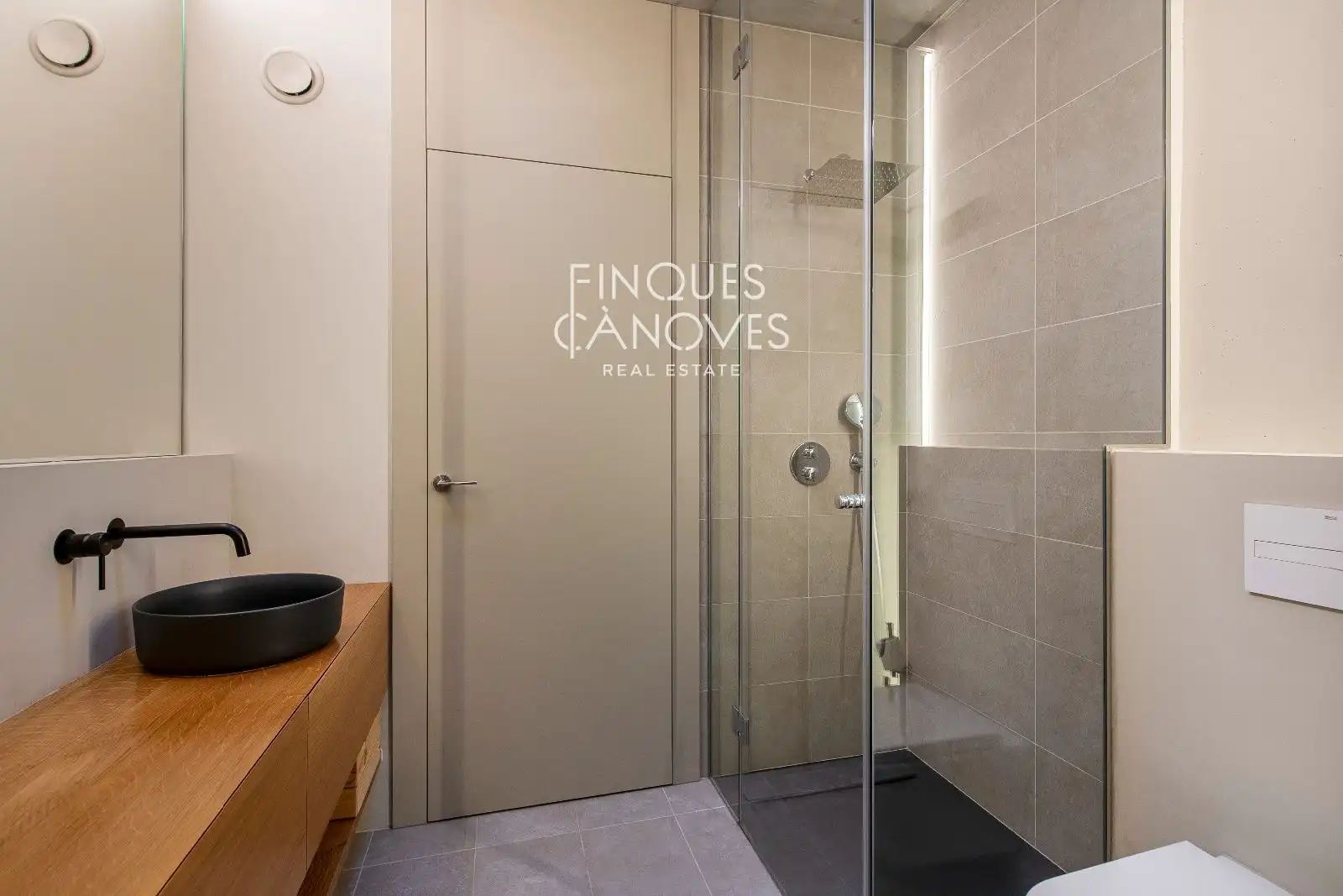 Baño de Casa adosada en venta en Sant Julià de Ramis con Aire acondicionado, Calefacción y Piscina
