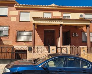 Vista exterior de Casa o xalet de lloguer en Guadix amb Terrassa