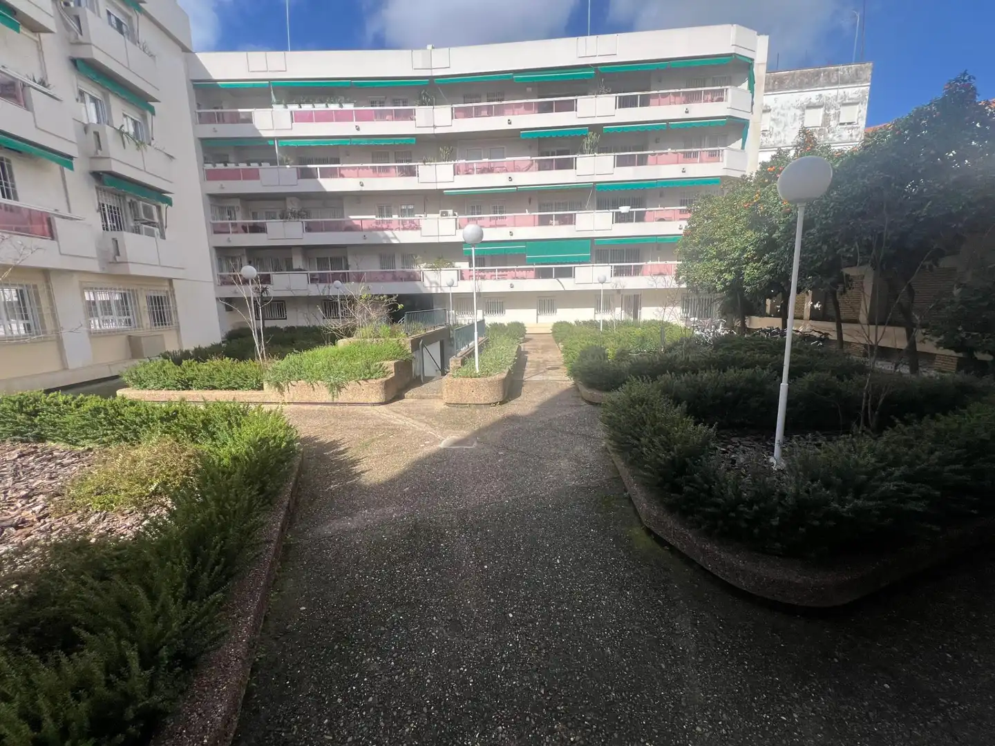 Parking de Piso de alquiler en Sevilla con Aire acondicionado, Terraza y Amueblado