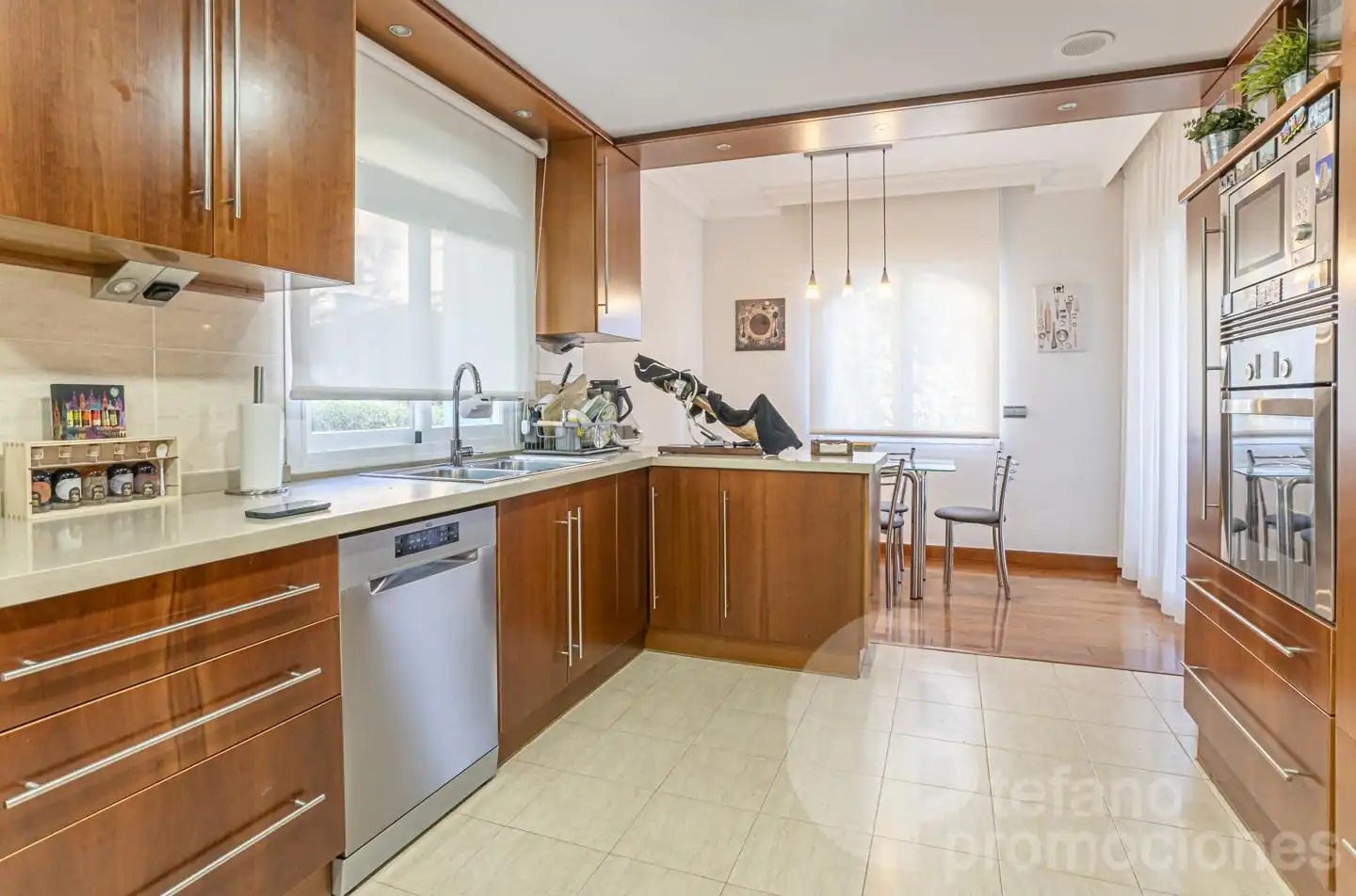 Cuina de Casa o xalet en venda en Málaga amb Aire condicionat, Jardí privat i Parquet