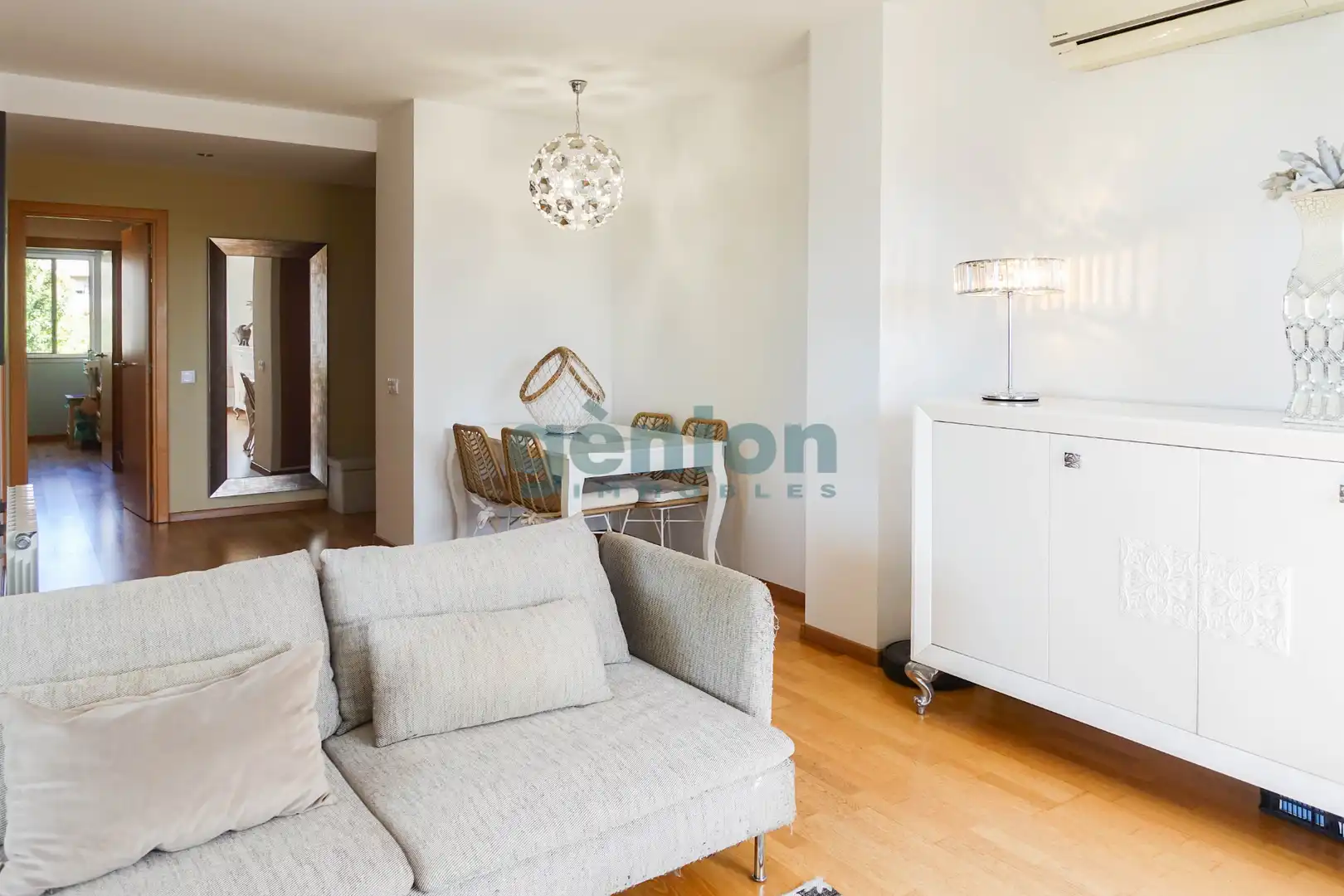 Living room of Flat for sale in Salt  with Air Conditioner, Heating and Terrace