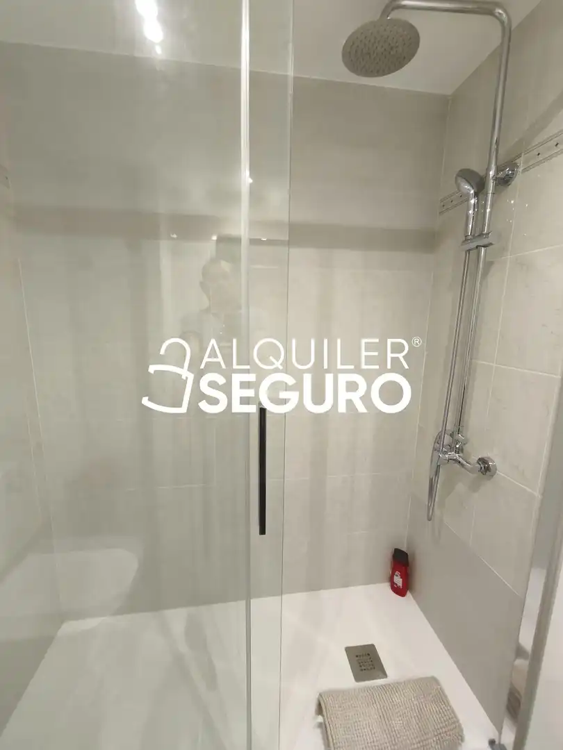 Baño de Piso de alquiler en Zaragoza con Aire acondicionado, Calefacción y Terraza