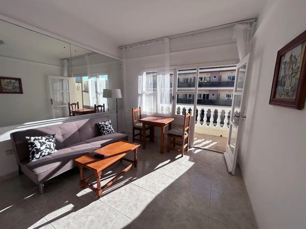 Vivienda con piscina en venta en Los Nidos