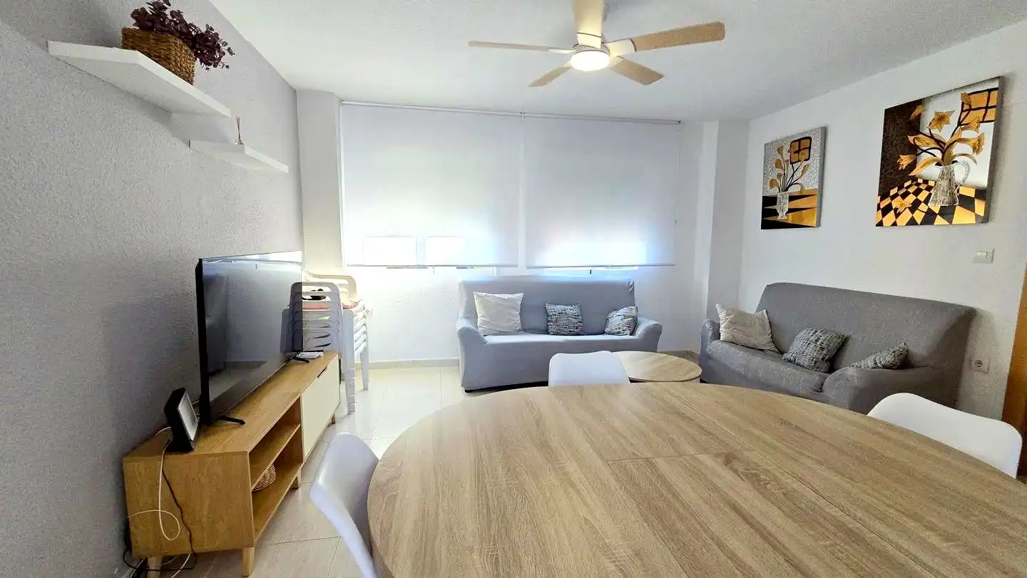 Sala de estar de Apartamento de alquiler en Gandia con Aire acondicionado, Terraza y Piscina comunitaria