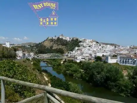 Vista exterior de Casa adosada en venda en Arcos de la Frontera amb Moblat