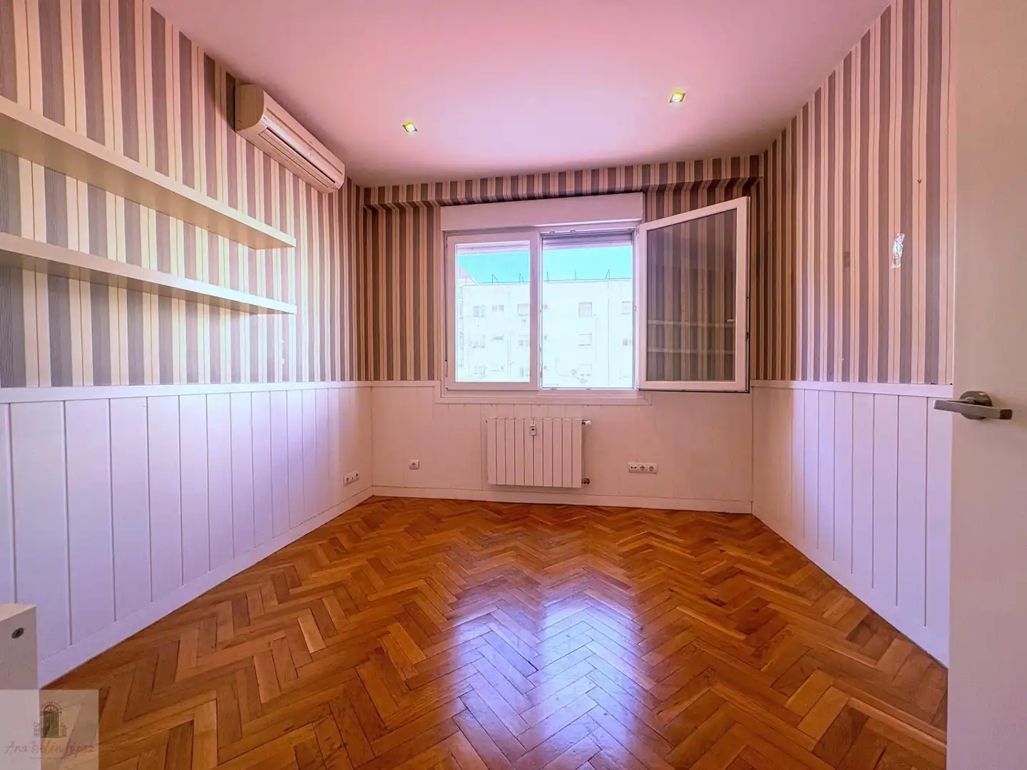 Bedroom of Flat for rent in Badajoz  with Air Conditioner and Heating