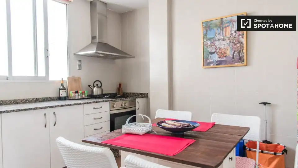 Appartamento con terrazza in affitto a Extramurs, imagen 9