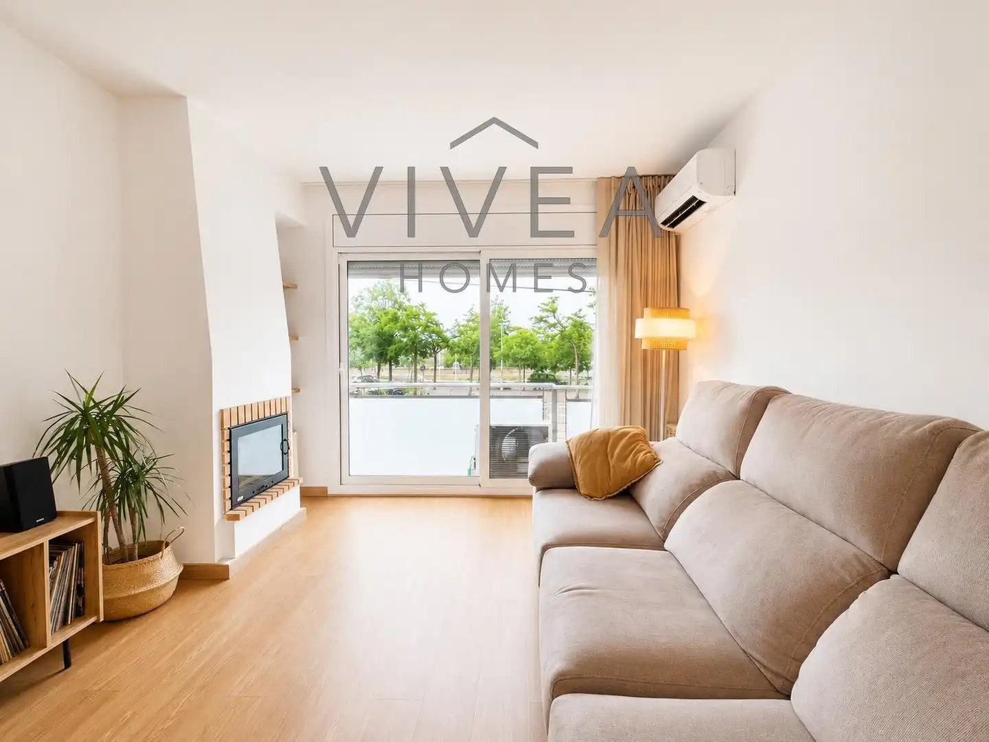 Living room of Flat for sale in Sabadell  with Air Conditioner, Heating and Parquet flooring