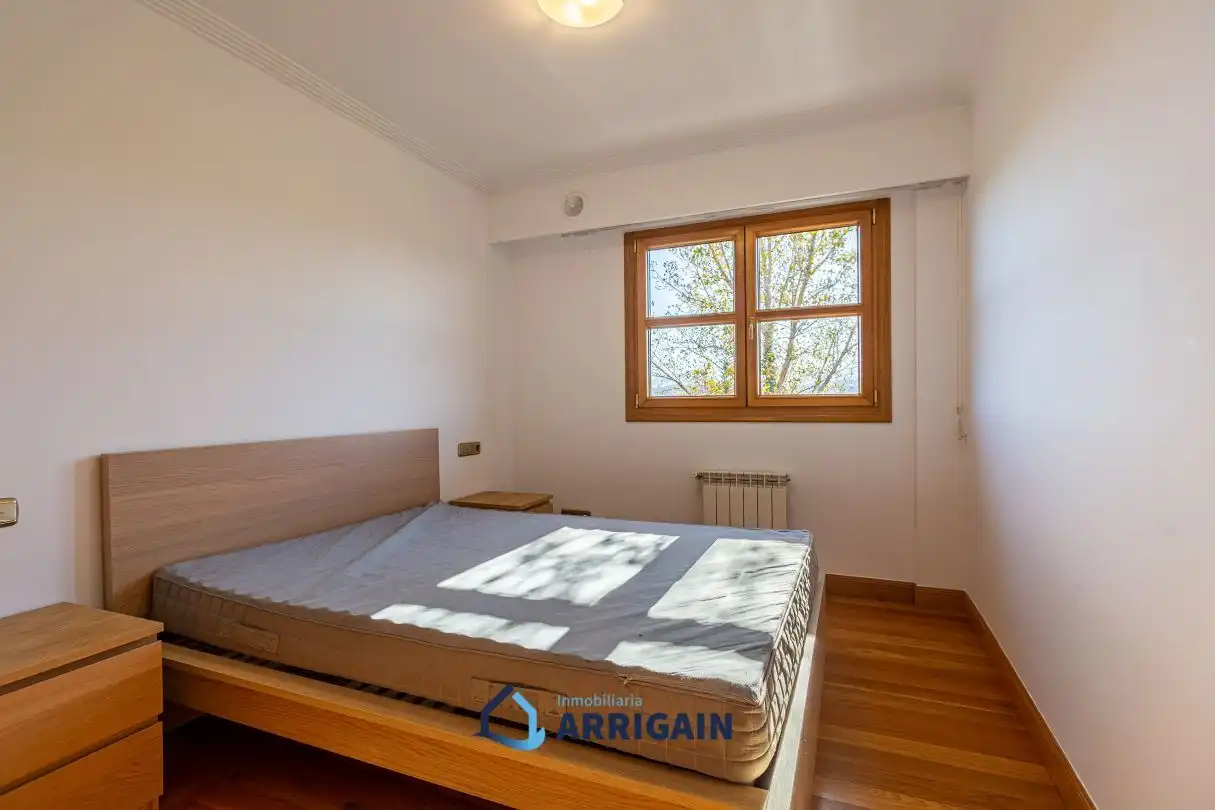 Dormitori de Casa adosada en venda en Donostia - San Sebastián  amb Calefacció, Jardí privat i Terrassa