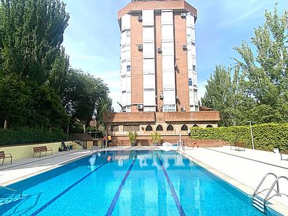 Swimming pool of Flat for sale in  Madrid Capital  with Air Conditioner, Heating and Parquet flooring