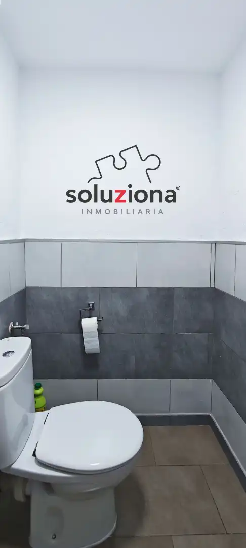 Badezimmer von Büro zur Miete in Getafe mit Klimaanlage und Heizung